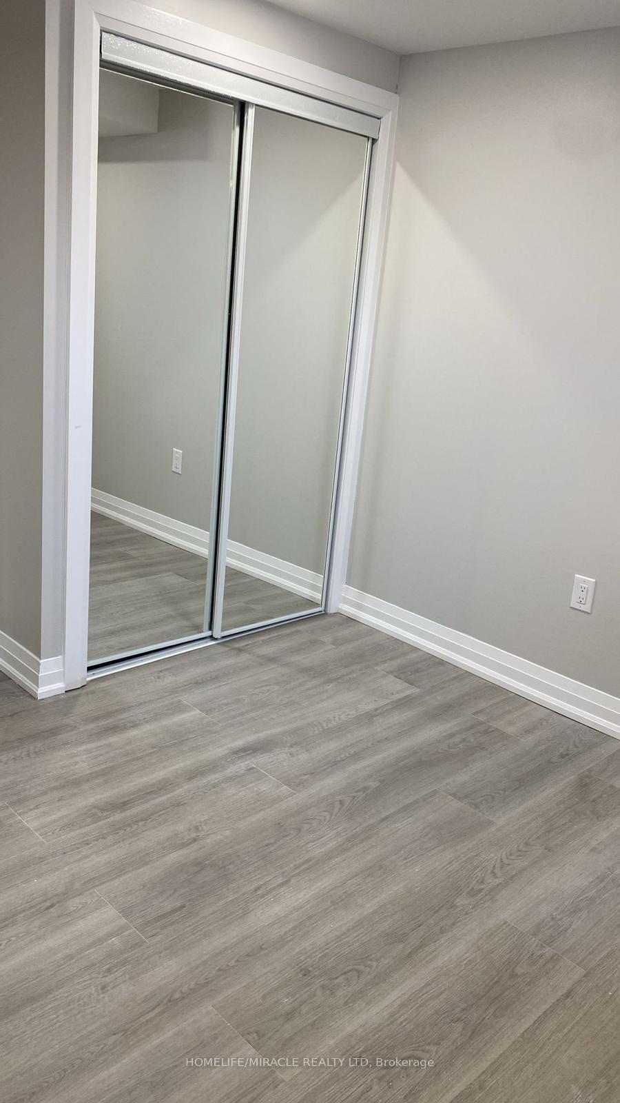 Photo 4 of 220 Great Falls Boulevard, Hamilton, Waterdown — HOMEH