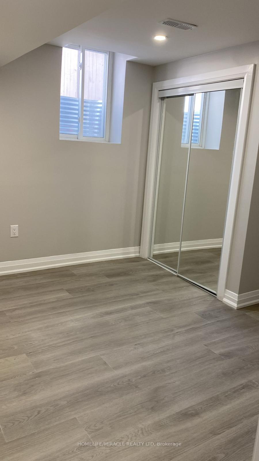 Photo 8 of 220 Great Falls Boulevard, Hamilton, Waterdown — HOMEH