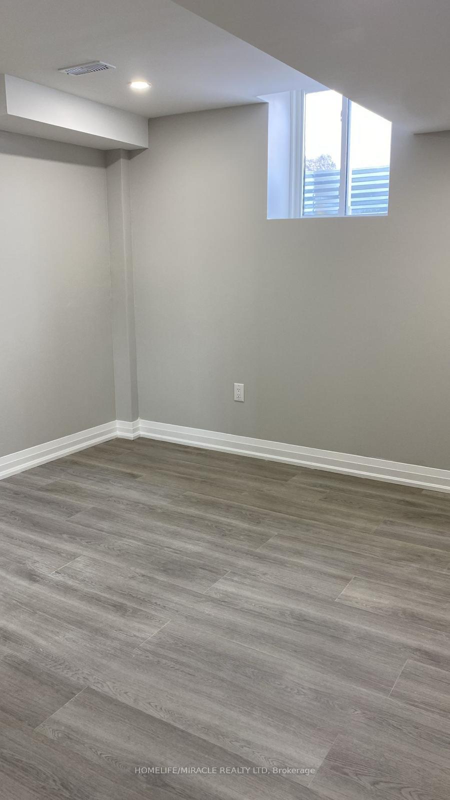 Photo 9 of 220 Great Falls Boulevard, Hamilton, Waterdown — HOMEH