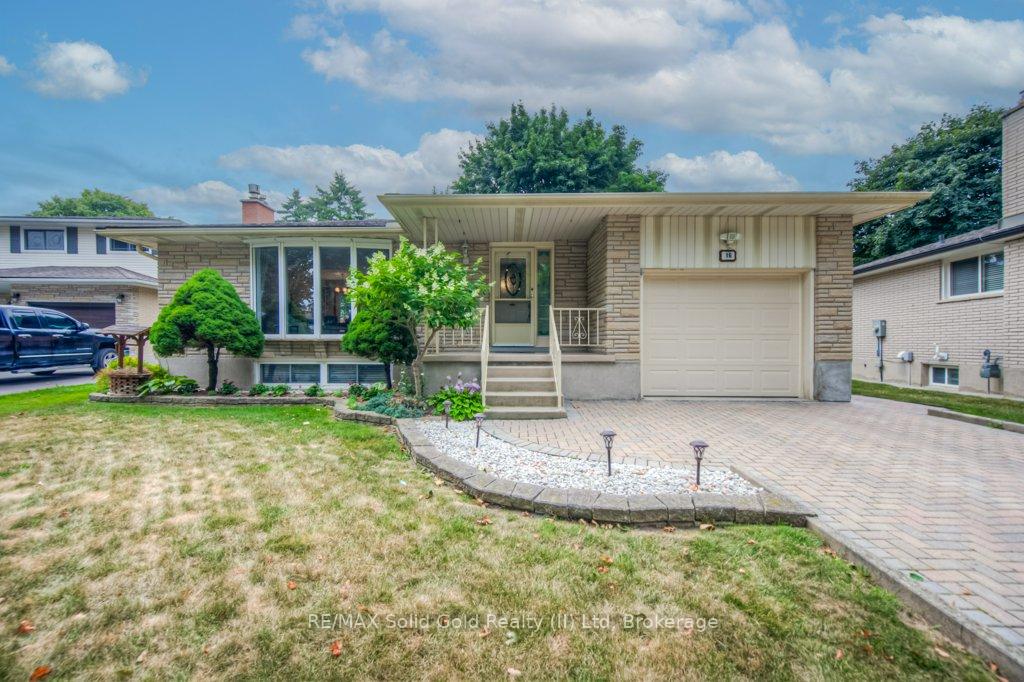 Photo 1 of 16 Wolfe's Court, Kitchener — HOMEH