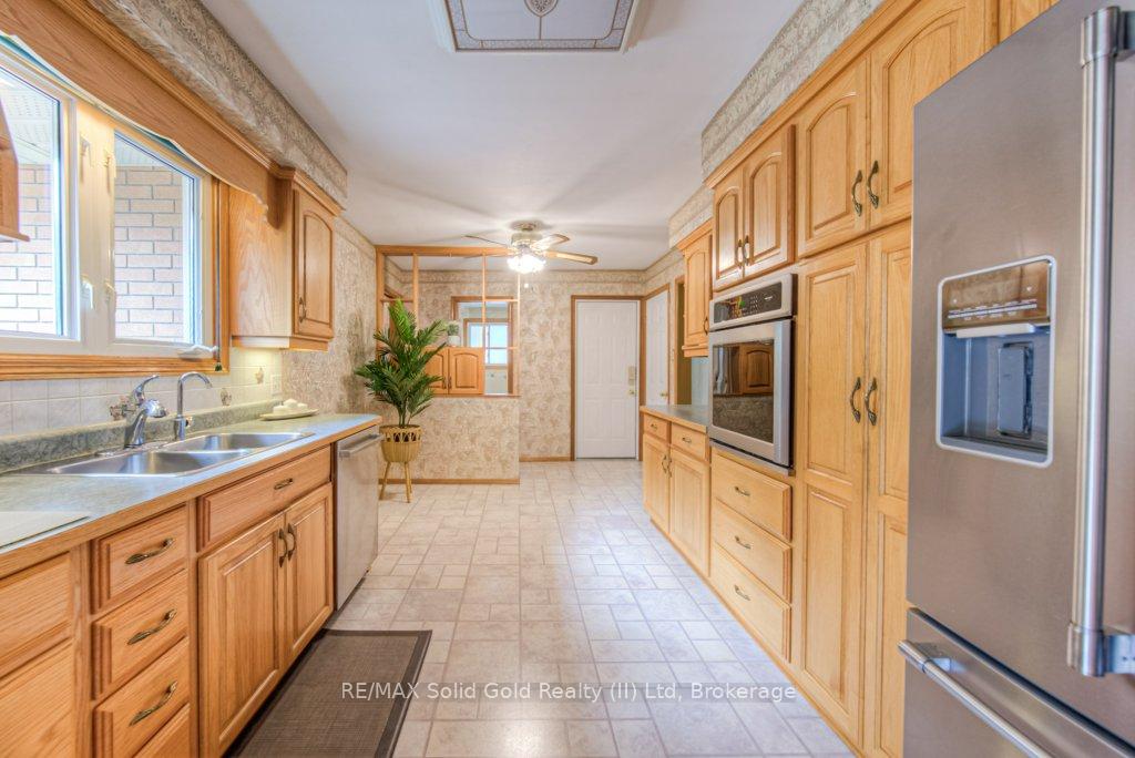Photo 17 of 16 Wolfe's Court, Kitchener — HOMEH