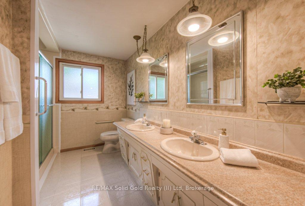 Photo 19 of 16 Wolfe's Court, Kitchener — HOMEH