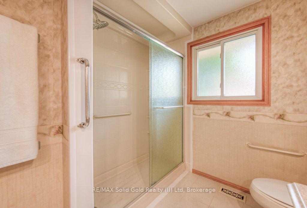 Photo 20 of 16 Wolfe's Court, Kitchener — HOMEH