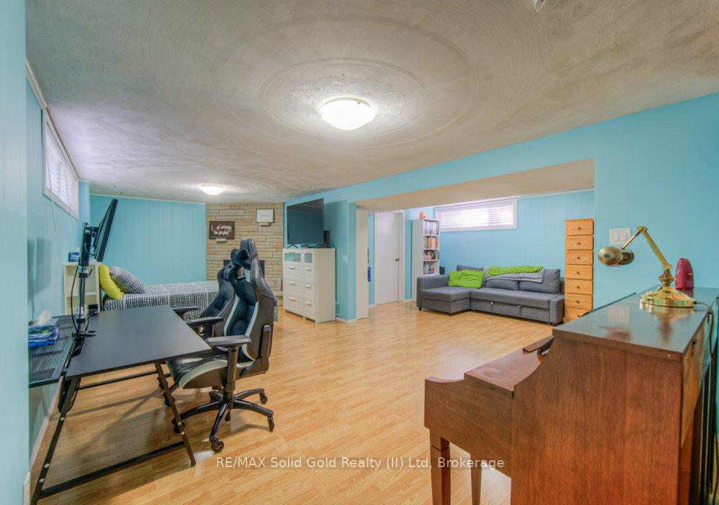 Photo 24 of 16 Wolfe's Court, Kitchener — HOMEH