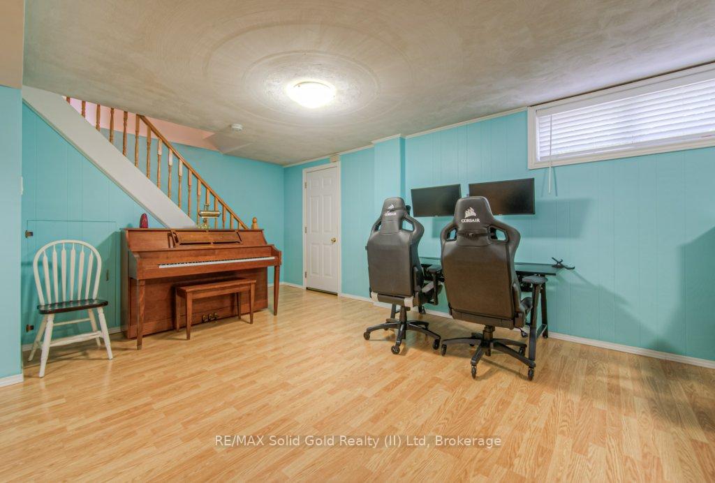 Photo 27 of 16 Wolfe's Court, Kitchener — HOMEH