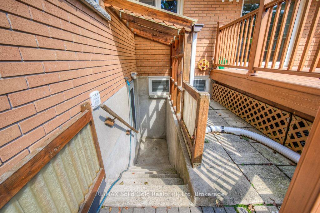 Photo 37 of 16 Wolfe's Court, Kitchener — HOMEH