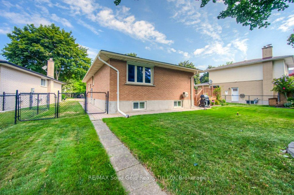 Photo 40 of 16 Wolfe's Court, Kitchener — HOMEH