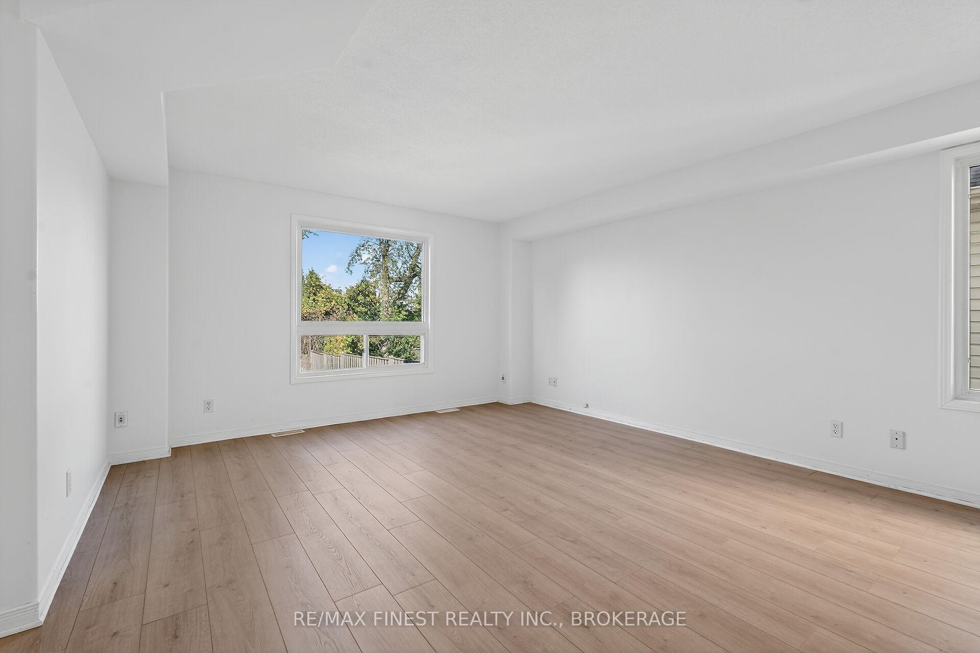 Photo 10 of 992 Bluffwood Avenue, Kingston, Kingston East (Incl Barret Crt) — HOMEH