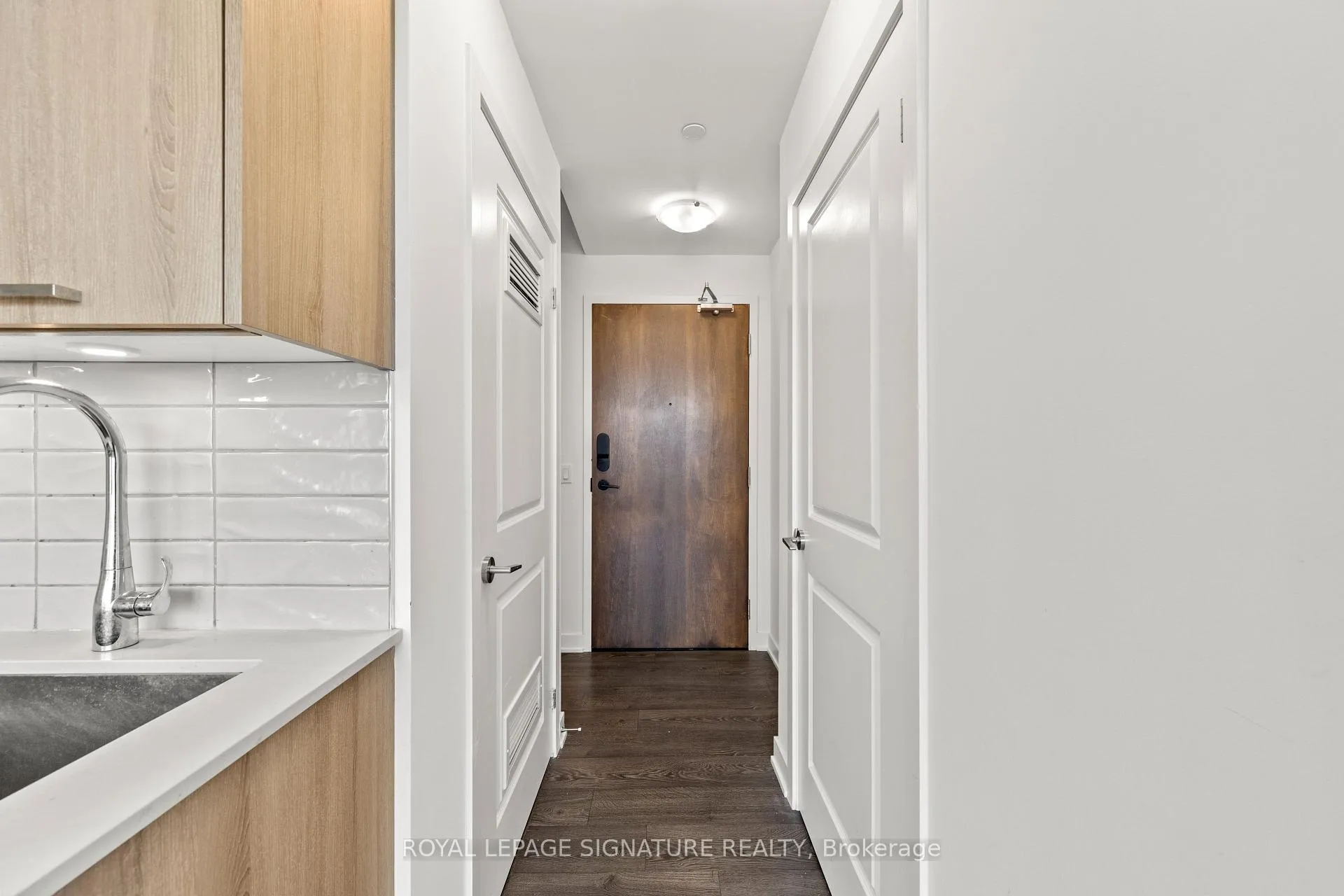 Photo 6 of Unit 207, 120 Eagle Rock Way, Vaughan, Rural Vaughan — HOMEH
