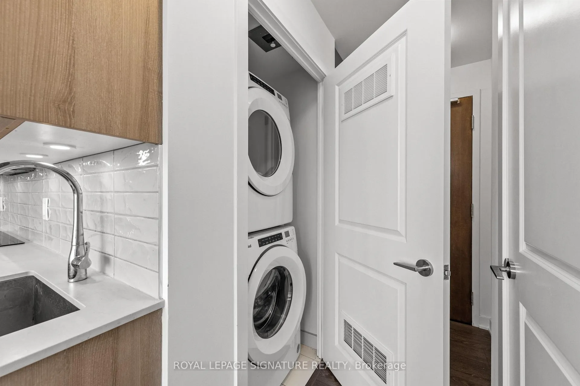 Photo 7 of Unit 207, 120 Eagle Rock Way, Vaughan, Rural Vaughan — HOMEH