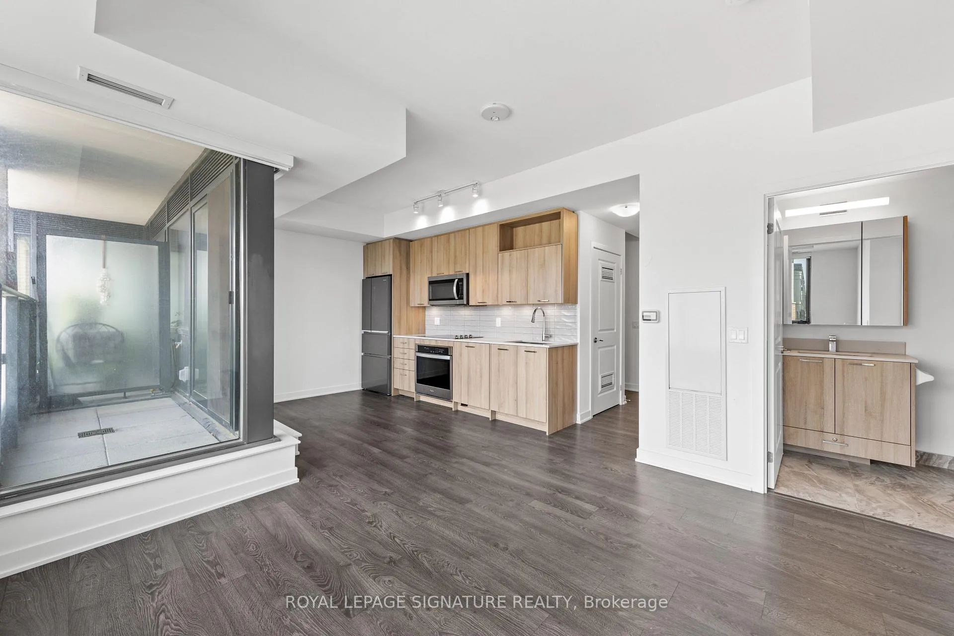 Photo 9 of Unit 207, 120 Eagle Rock Way, Vaughan, Rural Vaughan — HOMEH