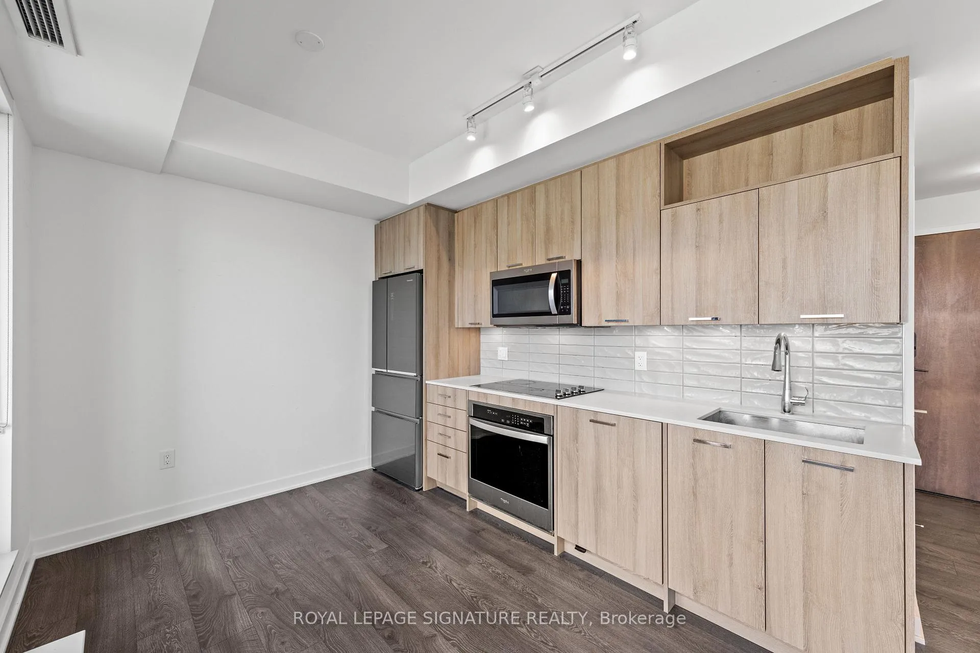 Photo 11 of Unit 207, 120 Eagle Rock Way, Vaughan, Rural Vaughan — HOMEH