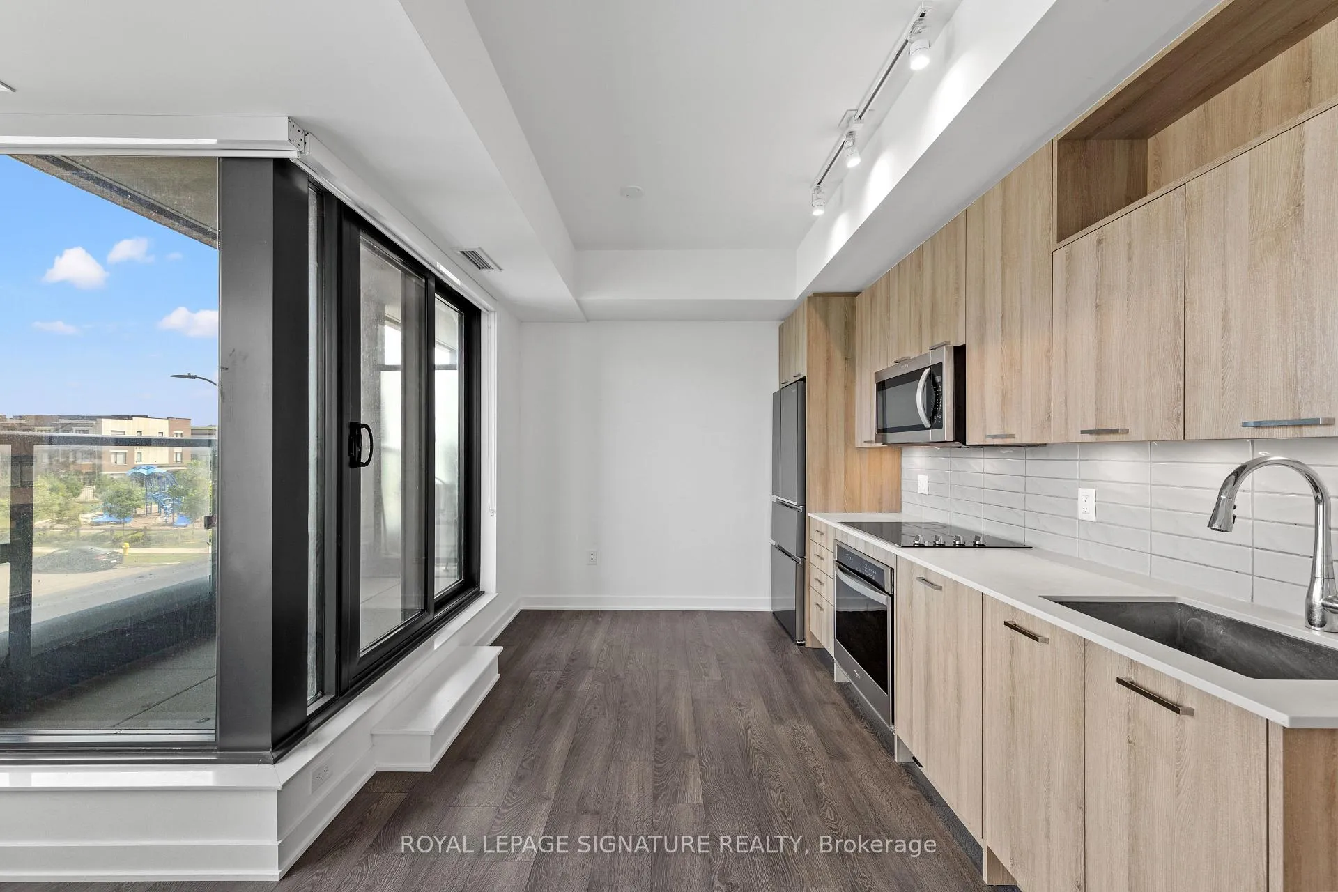 Photo 12 of Unit 207, 120 Eagle Rock Way, Vaughan, Rural Vaughan — HOMEH