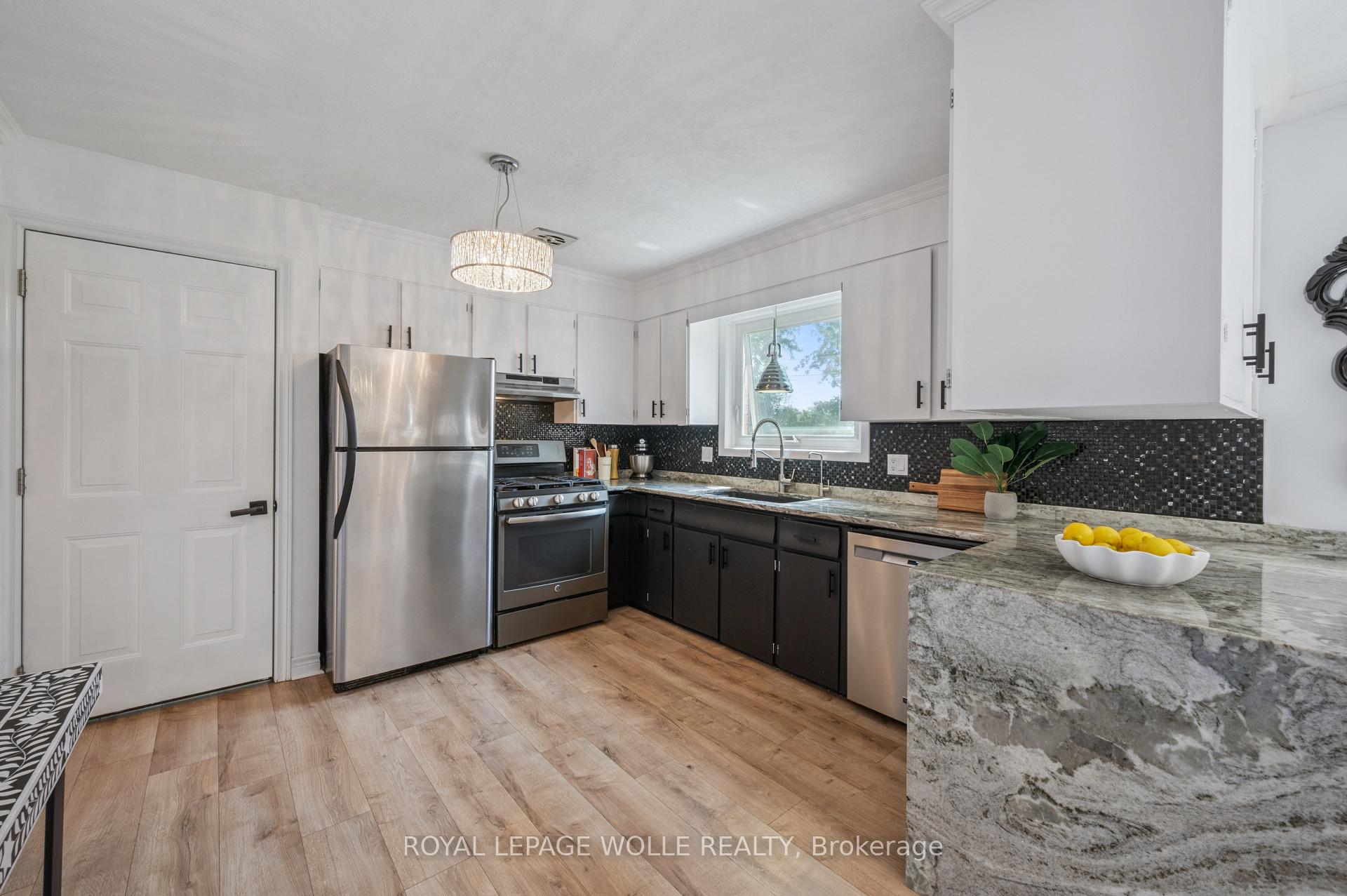 Photo 8 of 36 Craig Drive, Kitchener — HOMEH