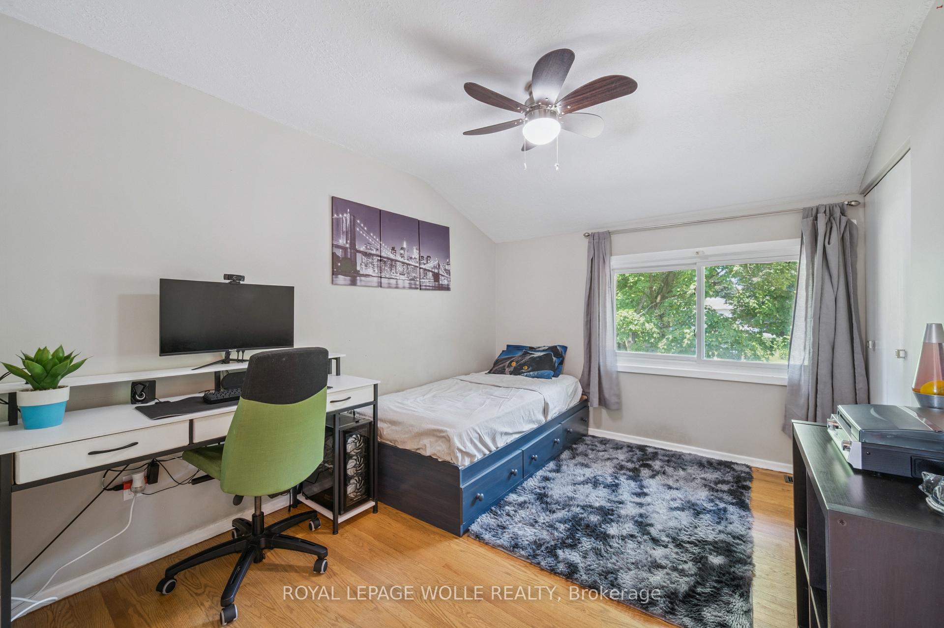 Photo 17 of 36 Craig Drive, Kitchener — HOMEH