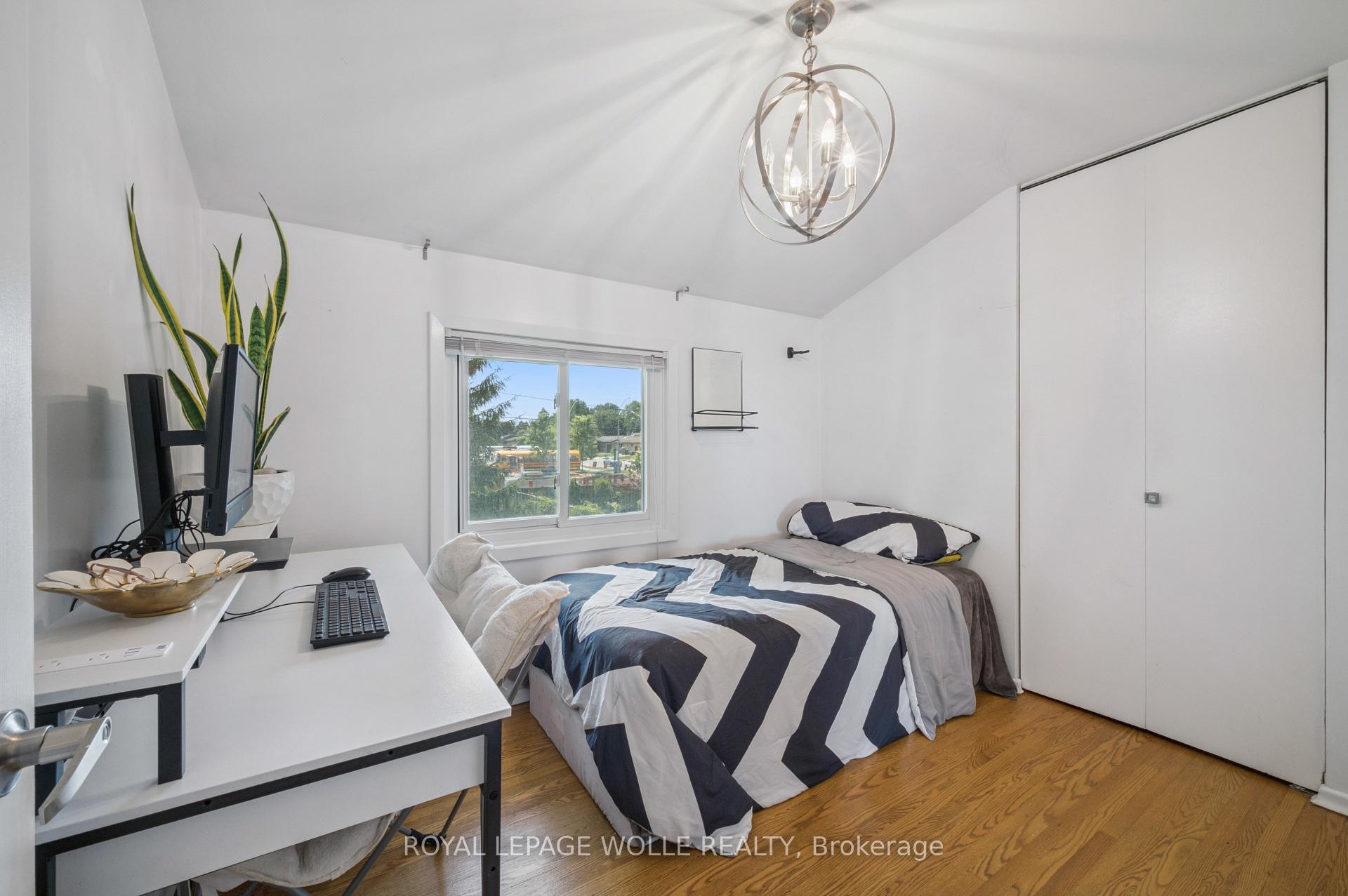 Photo 20 of 36 Craig Drive, Kitchener — HOMEH