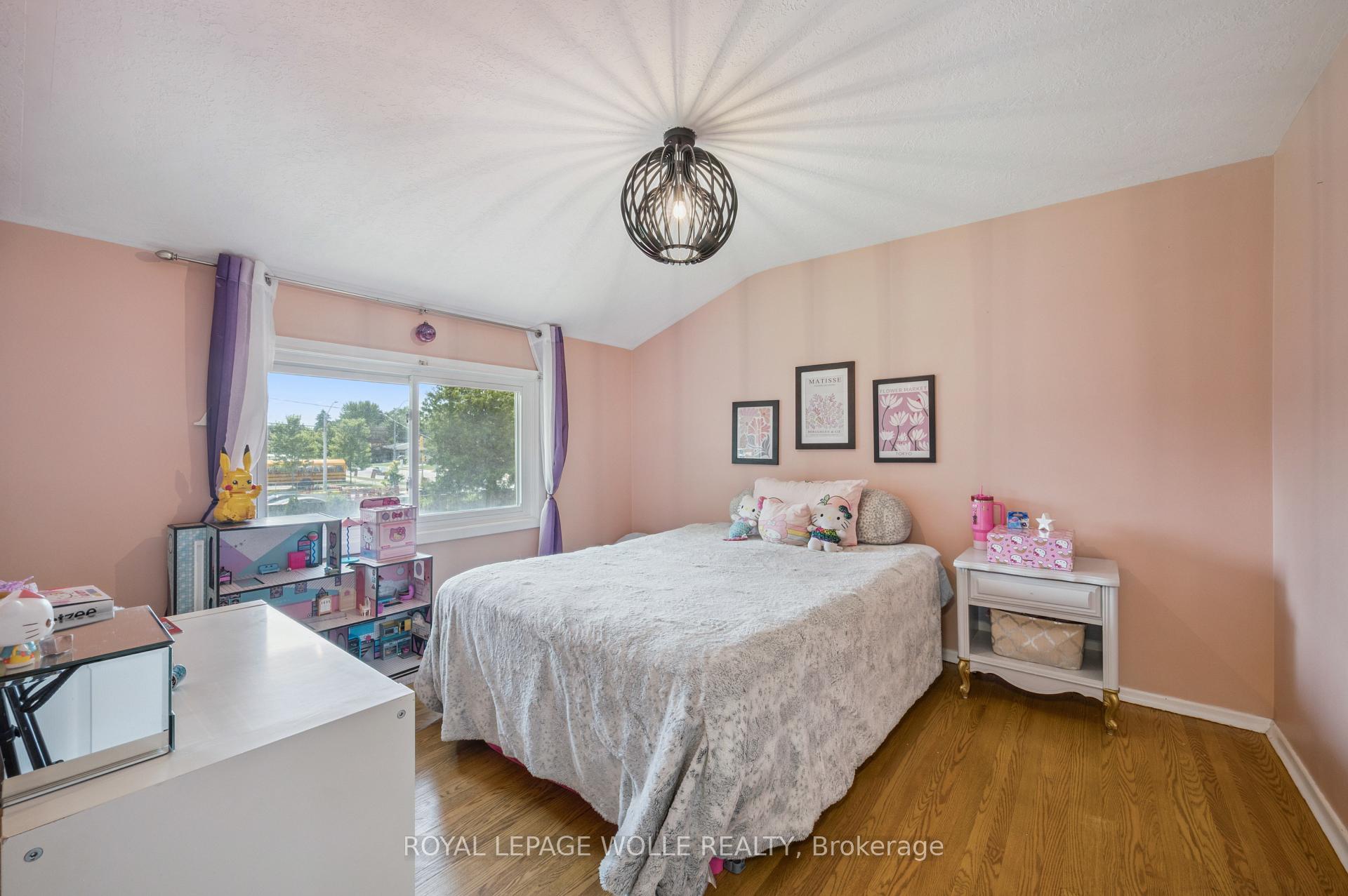 Photo 21 of 36 Craig Drive, Kitchener — HOMEH