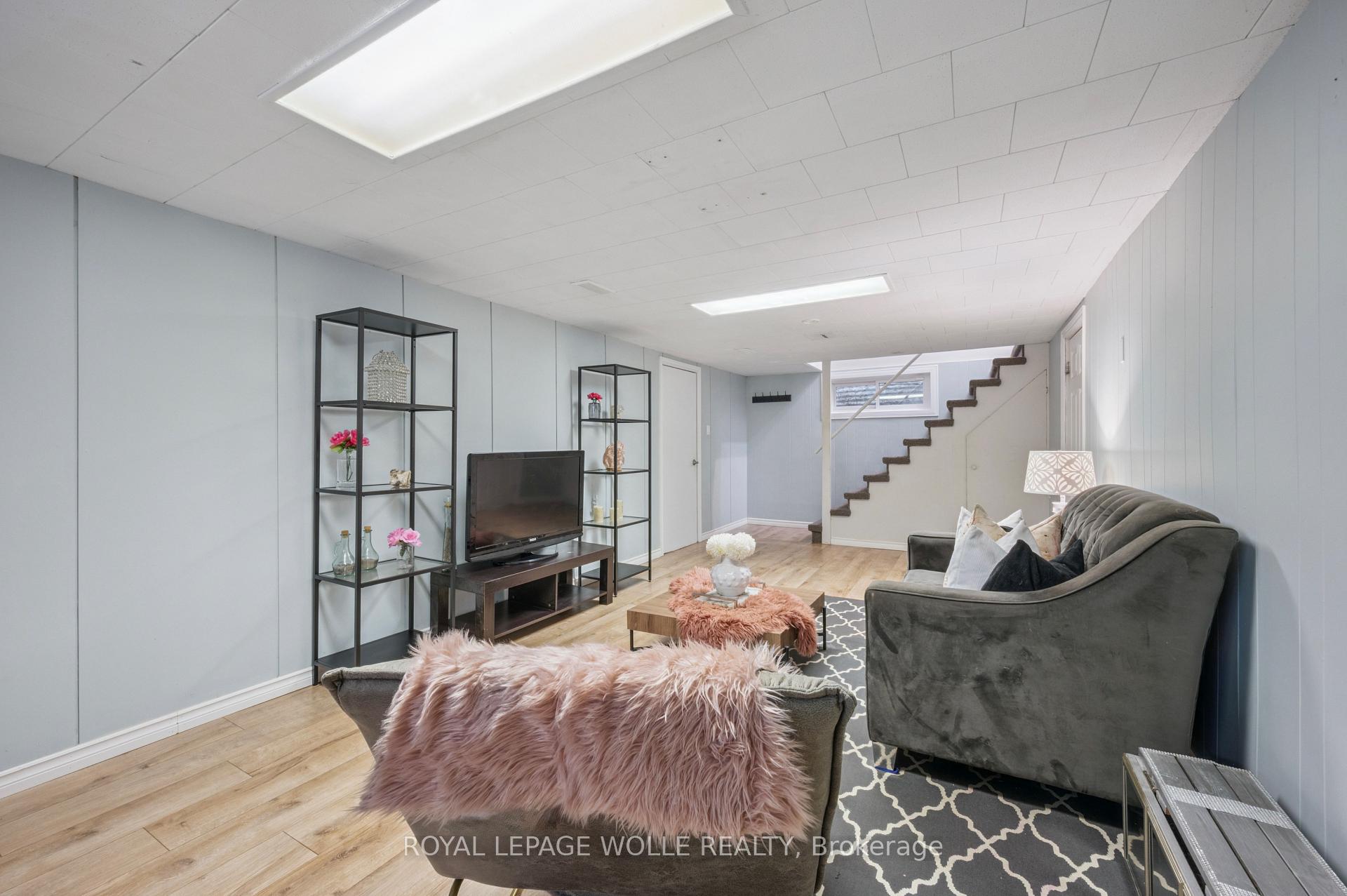 Photo 23 of 36 Craig Drive, Kitchener — HOMEH