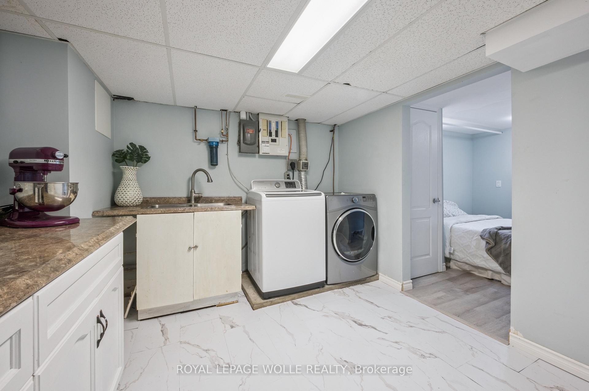 Photo 25 of 36 Craig Drive, Kitchener — HOMEH