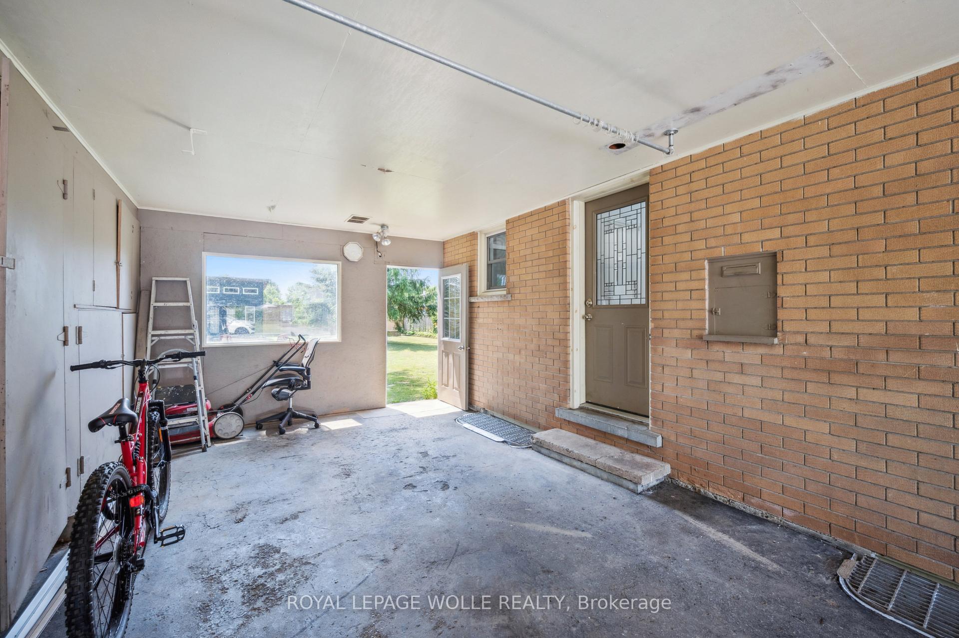 Photo 28 of 36 Craig Drive, Kitchener — HOMEH