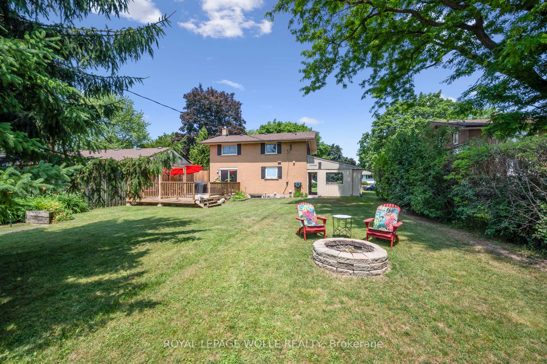Photo 35 of 36 Craig Drive, Kitchener — HOMEH