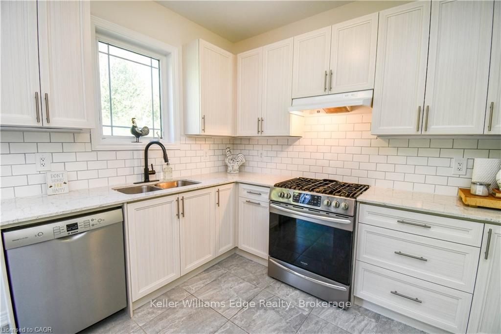 Photo 12 of 1016 Hardy Way, Innisfil, Lefroy — HOMEH