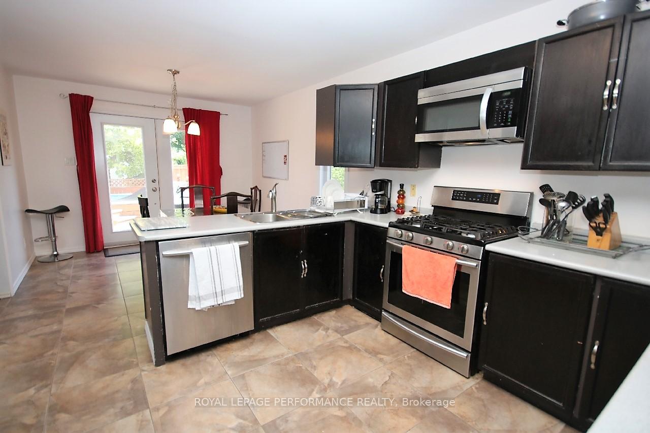 Photo 9 of 16 Inwood Drive, Ottawa, Kanata - Bridlewood — HOMEH