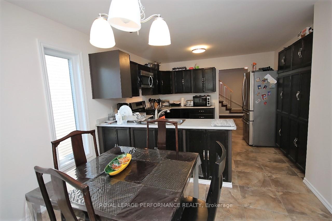 Photo 10 of 16 Inwood Drive, Ottawa, Kanata - Bridlewood — HOMEH