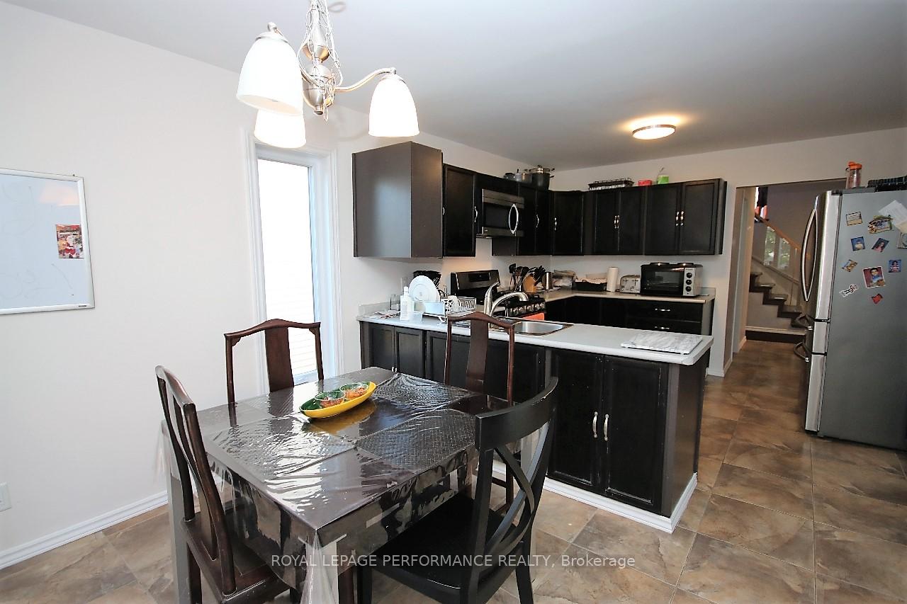 Photo 11 of 16 Inwood Drive, Ottawa, Kanata - Bridlewood — HOMEH