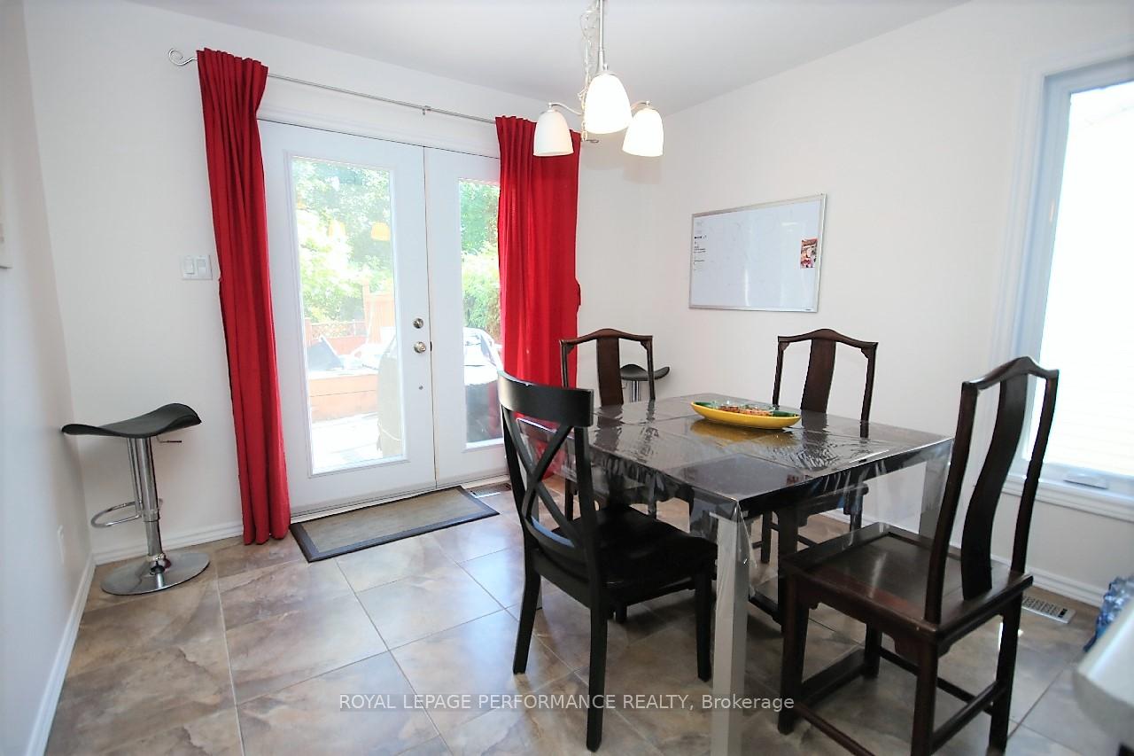 Photo 12 of 16 Inwood Drive, Ottawa, Kanata - Bridlewood — HOMEH
