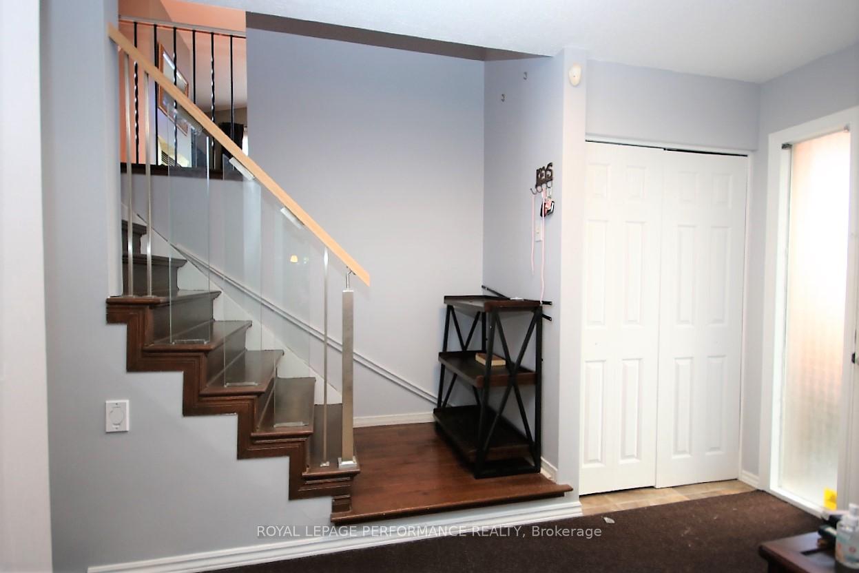 Photo 14 of 16 Inwood Drive, Ottawa, Kanata - Bridlewood — HOMEH