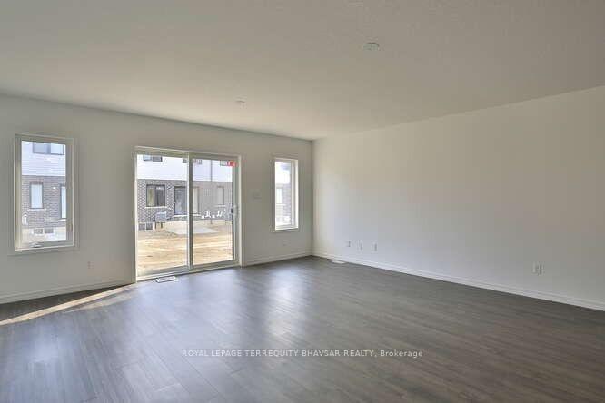 Photo 3 of 36 Woodedge Circle, Kitchener, Pioneer Park/Doon/Wyldwoods — HOMEH