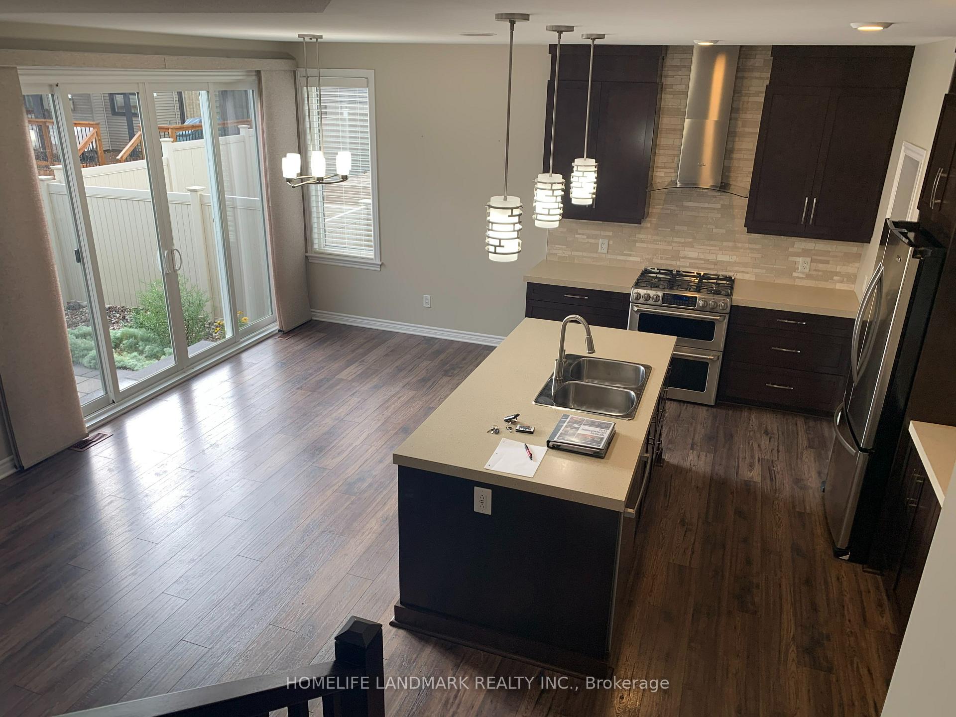Photo 3 of 134 Tapadero Avenue, Ottawa, Kanata - Emerald Meadows/Trailwest — HOMEH