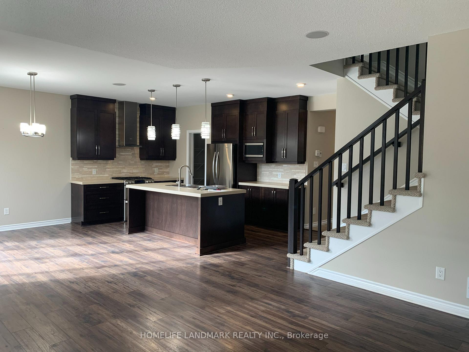 Photo 5 of 134 Tapadero Avenue, Ottawa, Kanata - Emerald Meadows/Trailwest — HOMEH