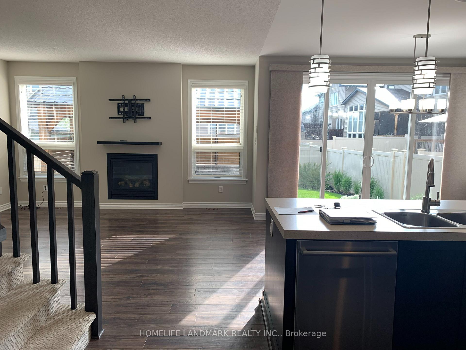Photo 6 of 134 Tapadero Avenue, Ottawa, Kanata - Emerald Meadows/Trailwest — HOMEH