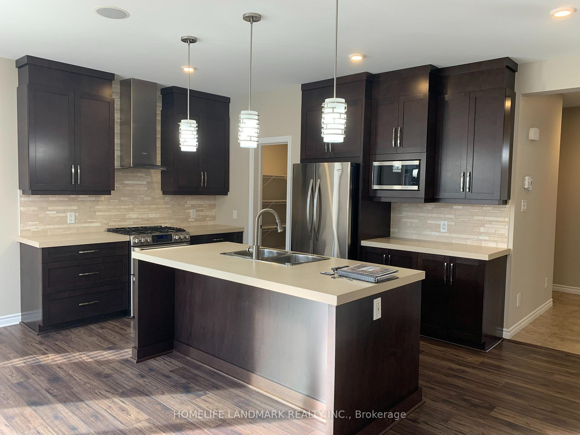 Photo 8 of 134 Tapadero Avenue, Ottawa, Kanata - Emerald Meadows/Trailwest — HOMEH