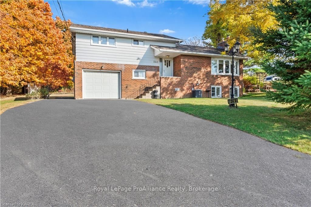 Photo 2 of 240 Somerset Drive, Loyalist, Bath — HOMEH