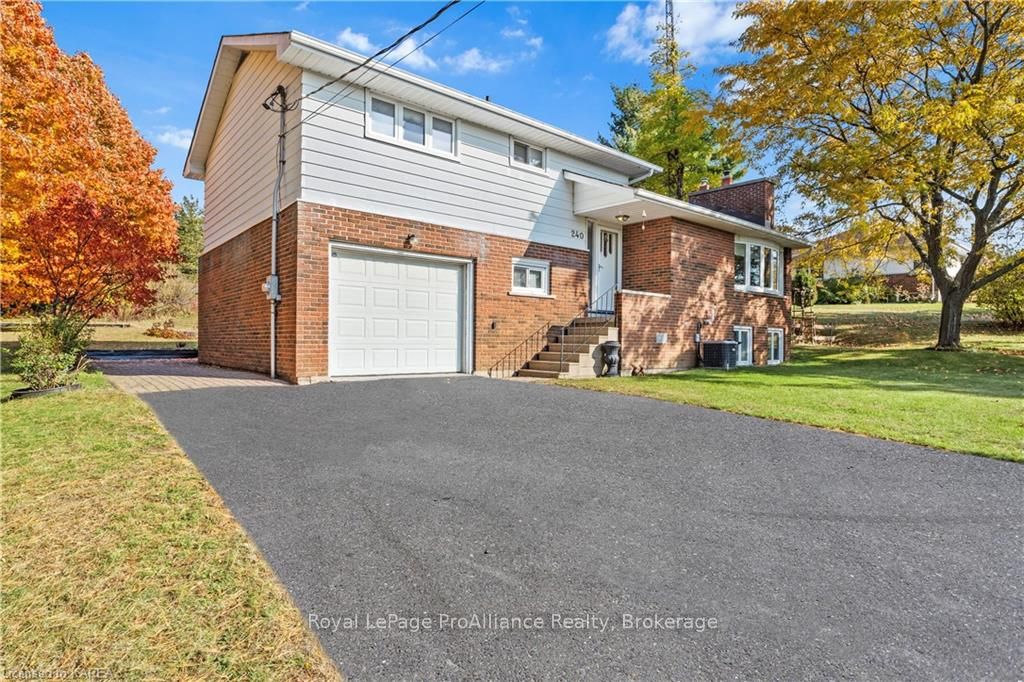 Photo 3 of 240 Somerset Drive, Loyalist, Bath — HOMEH