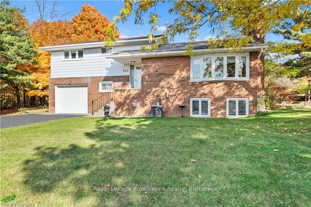 Photo 4 of 240 Somerset Drive, Loyalist, Bath — HOMEH