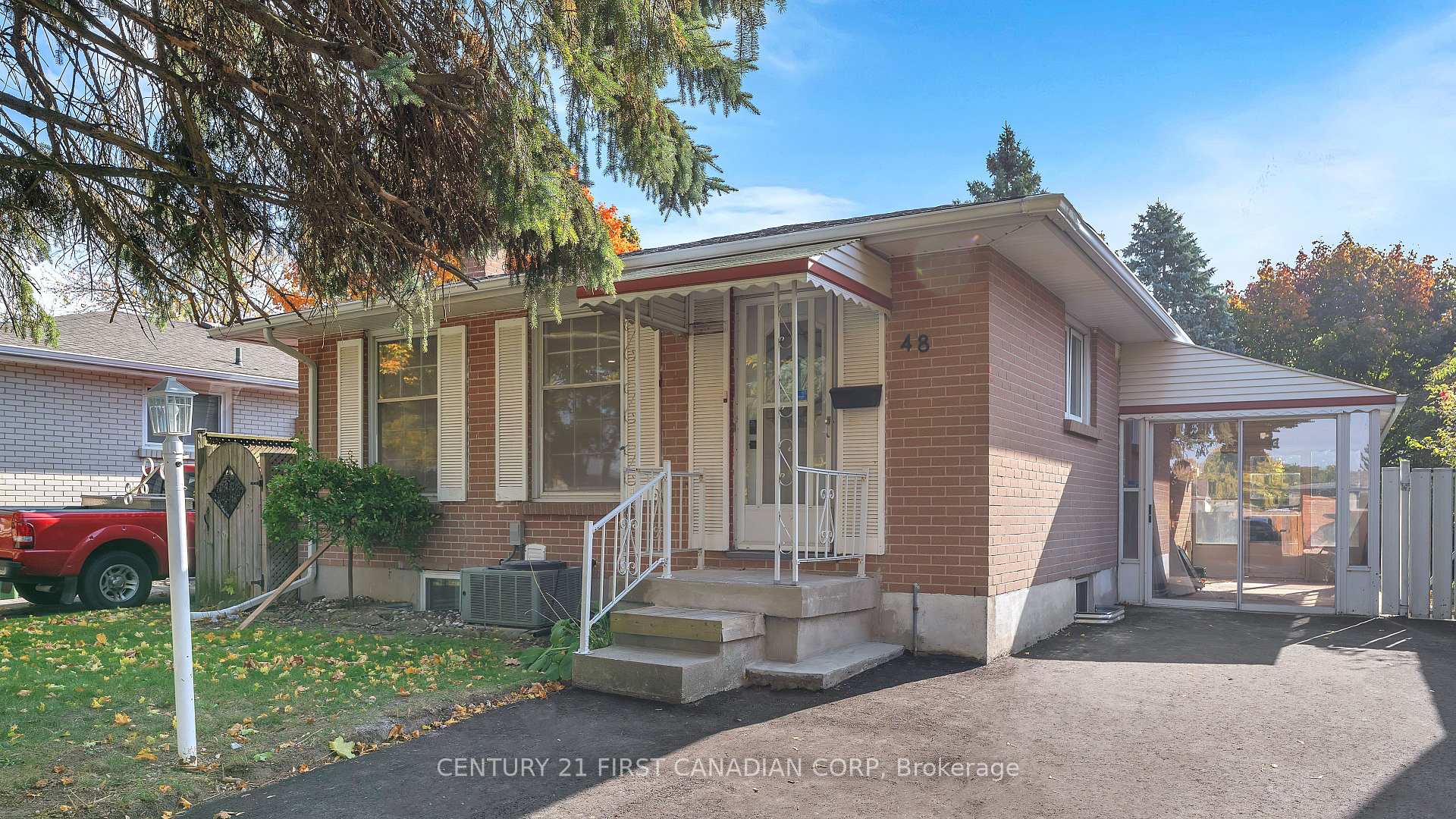Front of Unit Upper, 48 Toulon Crescent