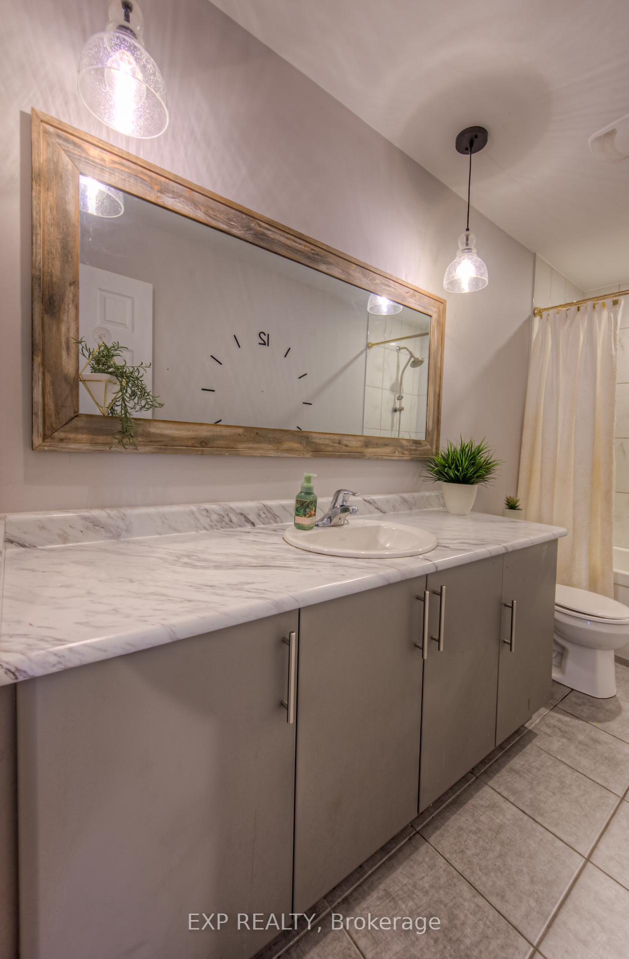 Photo 5 of 55 Saddlebrook Court, Kitchener — HOMEH