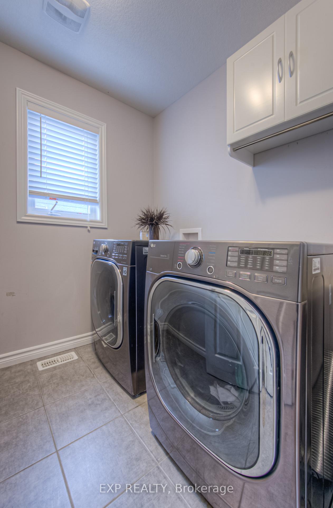 Photo 6 of 55 Saddlebrook Court, Kitchener — HOMEH