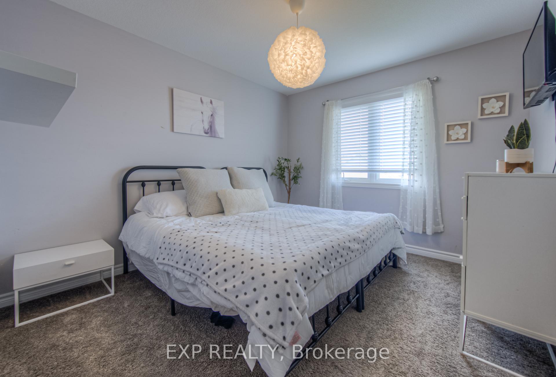 Photo 7 of 55 Saddlebrook Court, Kitchener — HOMEH