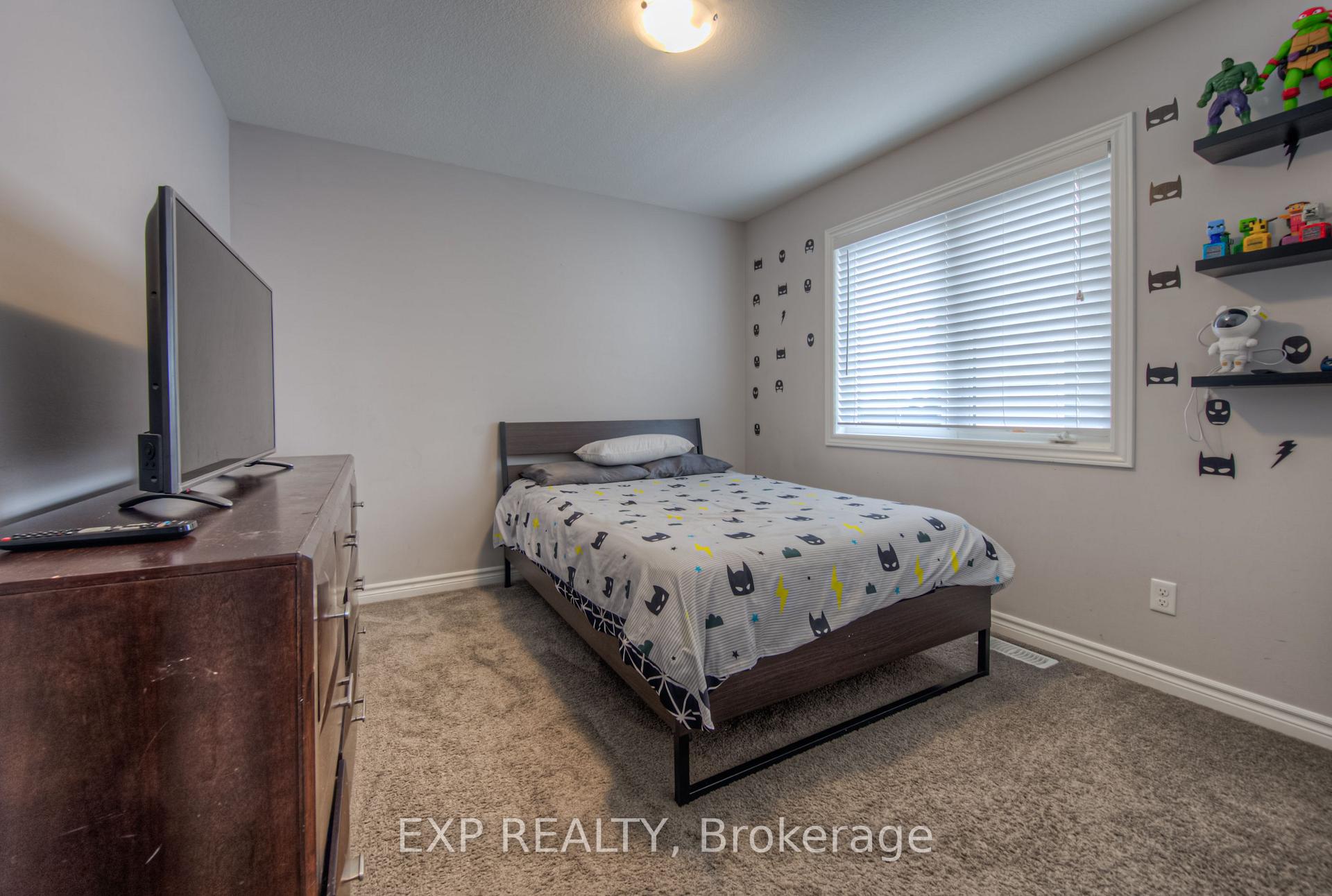 Photo 8 of 55 Saddlebrook Court, Kitchener — HOMEH