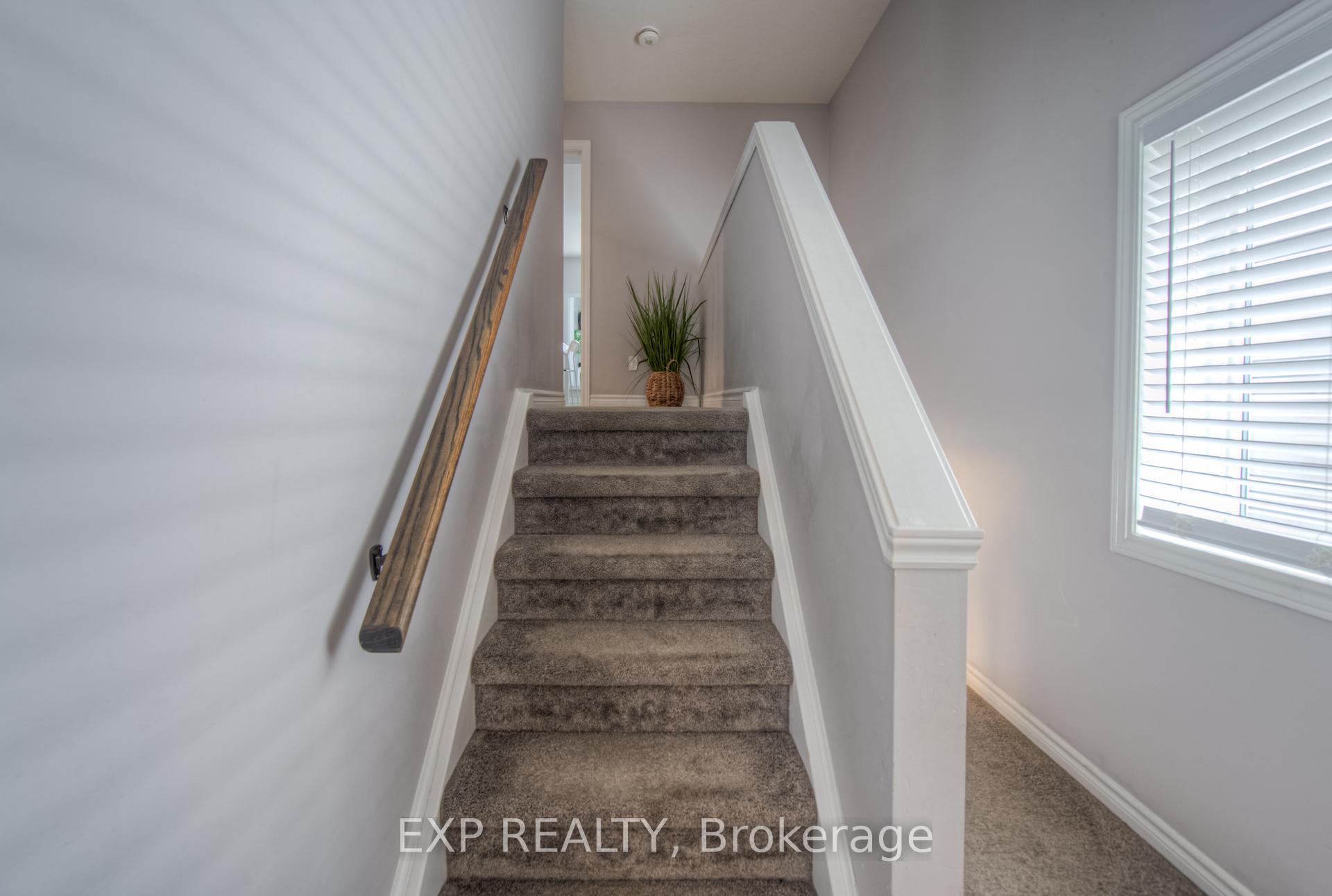 Photo 9 of 55 Saddlebrook Court, Kitchener — HOMEH