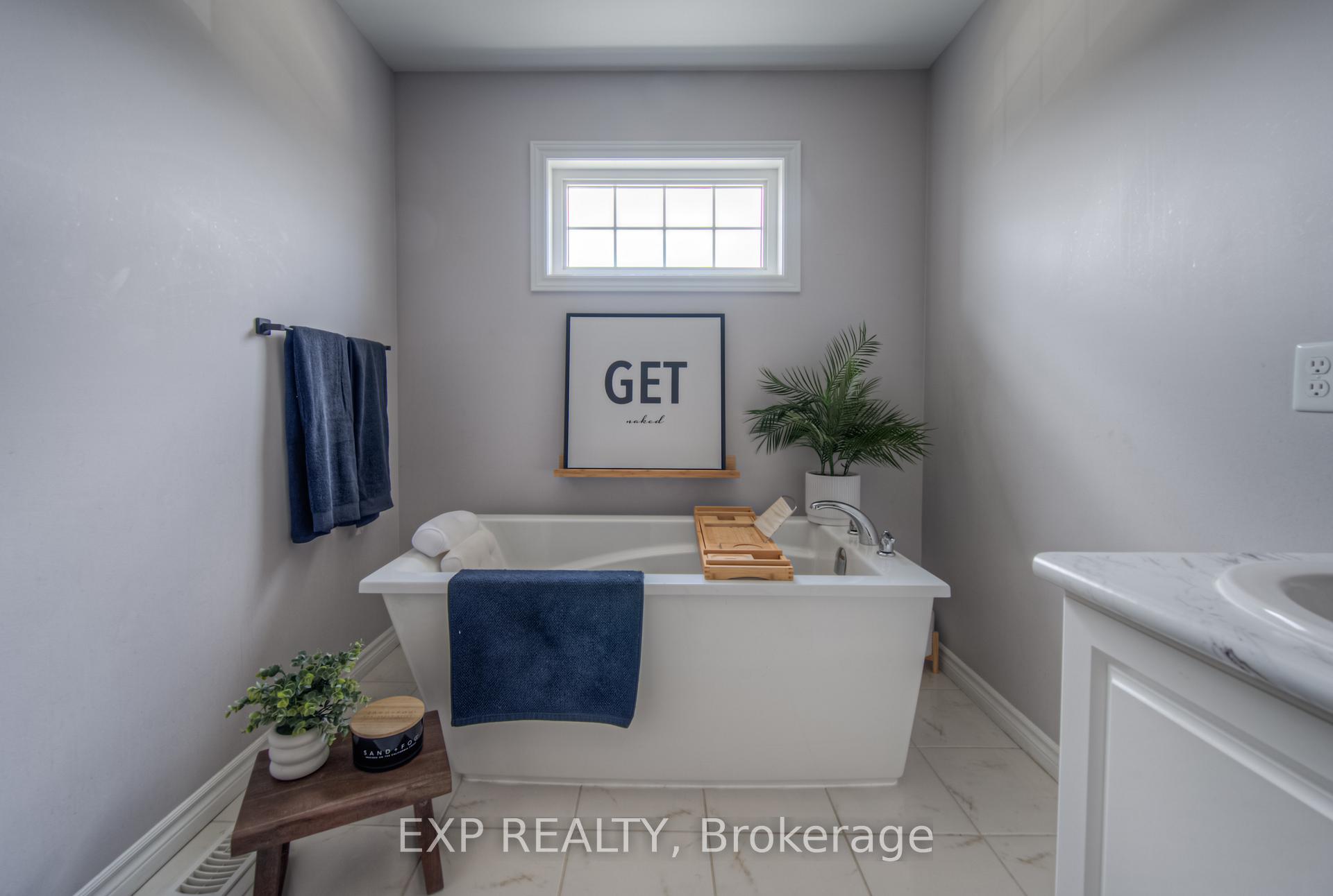 Photo 13 of 55 Saddlebrook Court, Kitchener — HOMEH