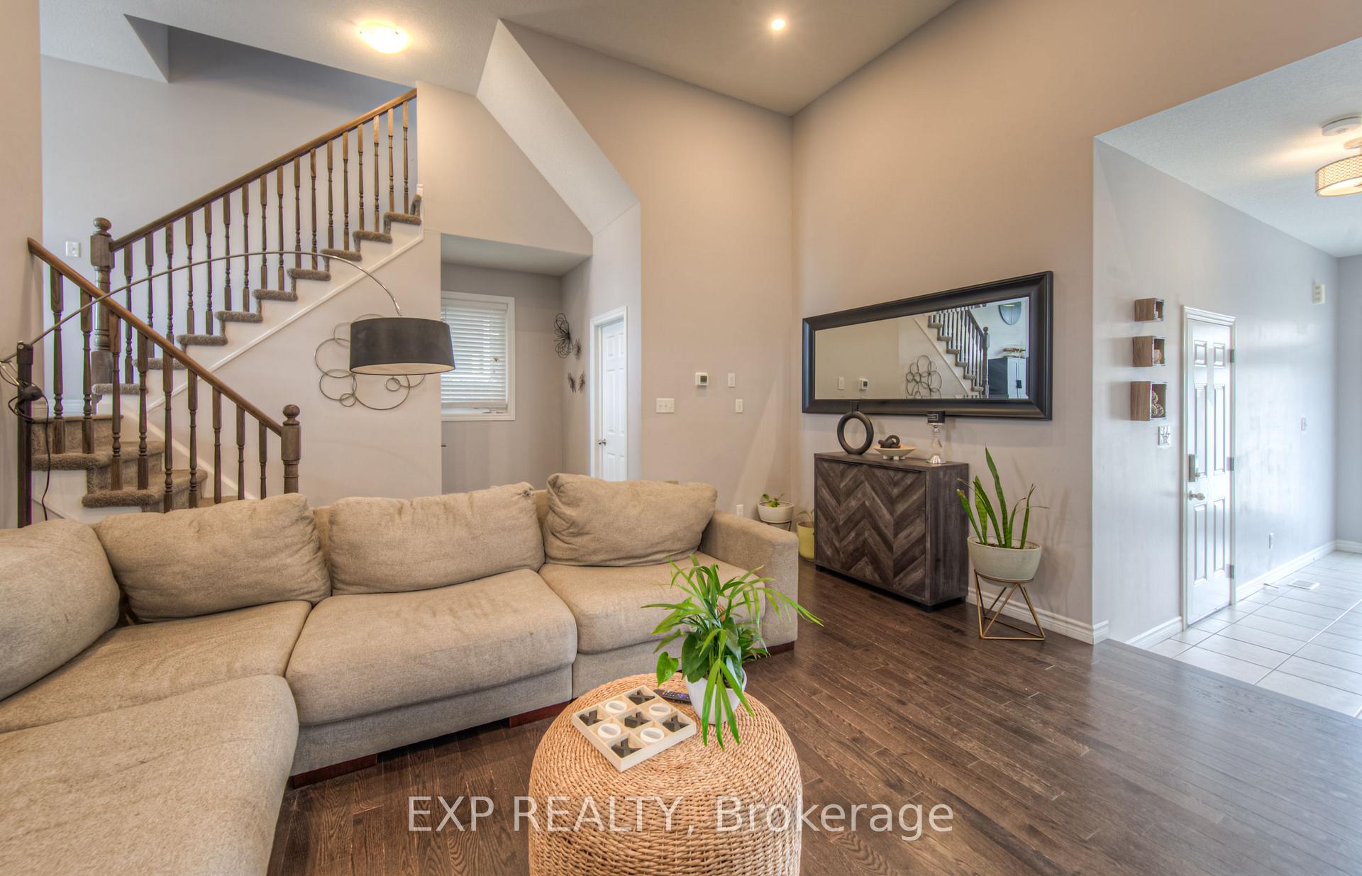 Photo 18 of 55 Saddlebrook Court, Kitchener — HOMEH