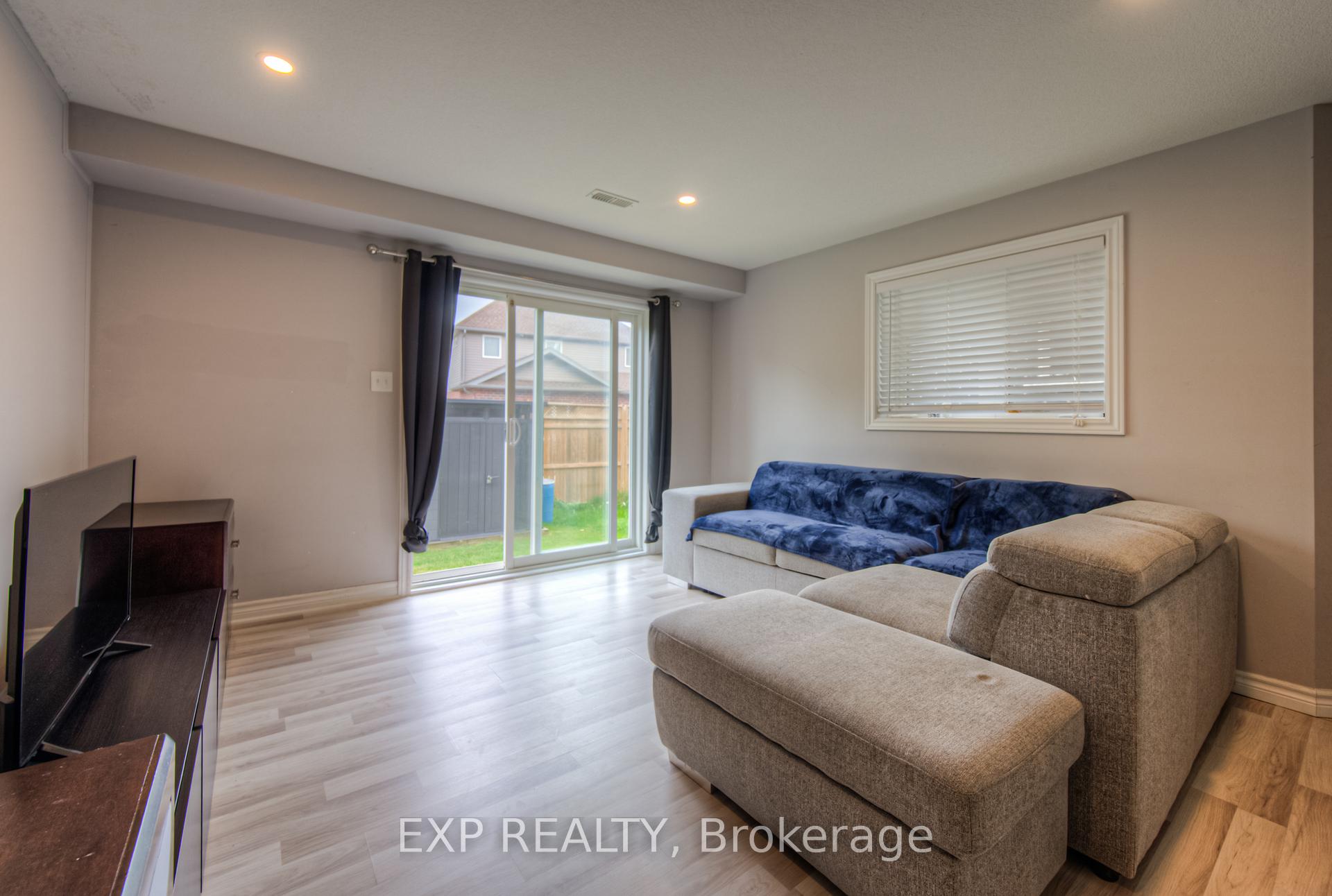Photo 32 of 55 Saddlebrook Court, Kitchener — HOMEH