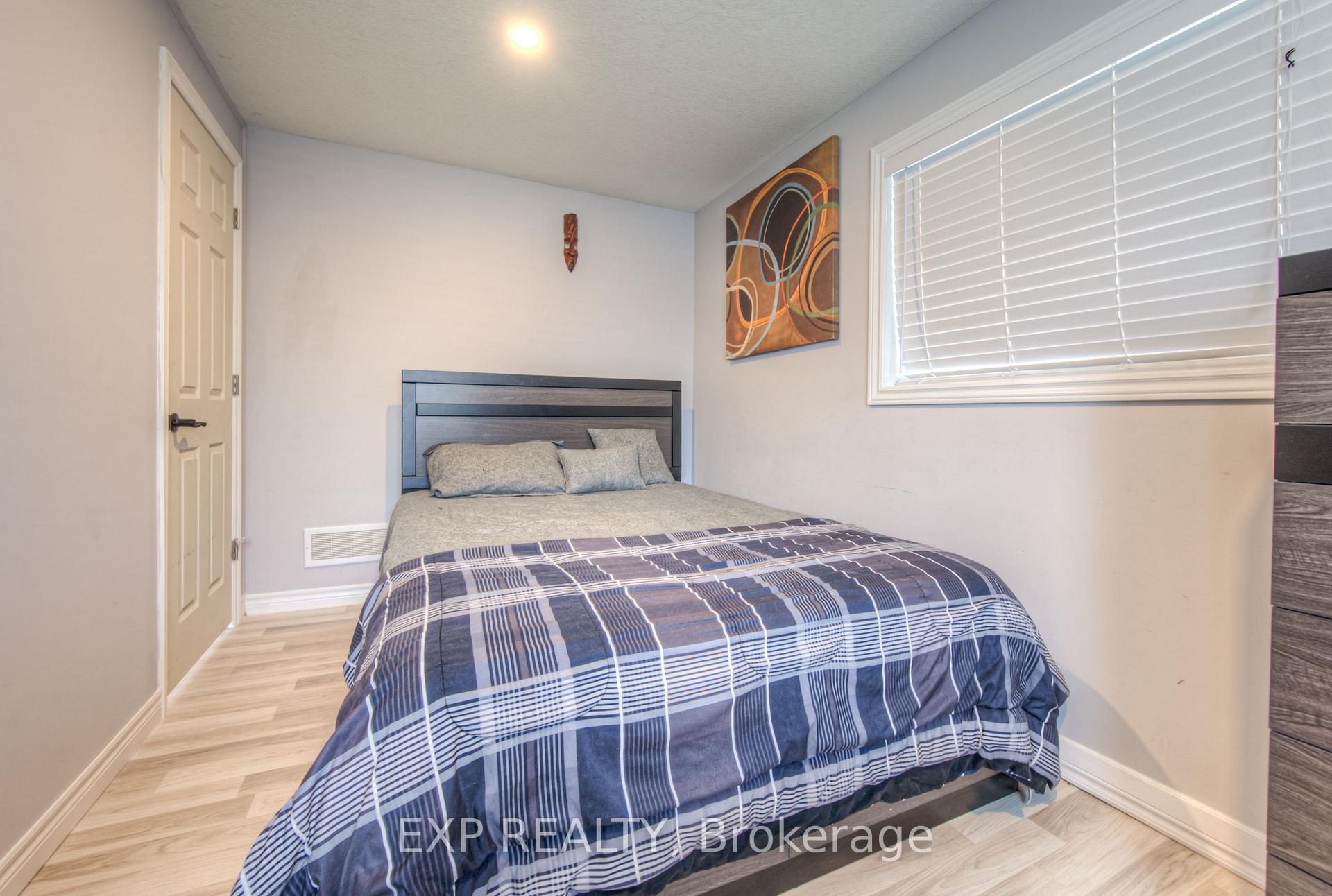 Photo 35 of 55 Saddlebrook Court, Kitchener — HOMEH