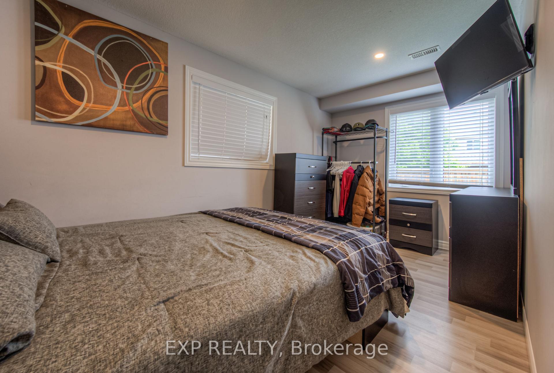 Photo 36 of 55 Saddlebrook Court, Kitchener — HOMEH